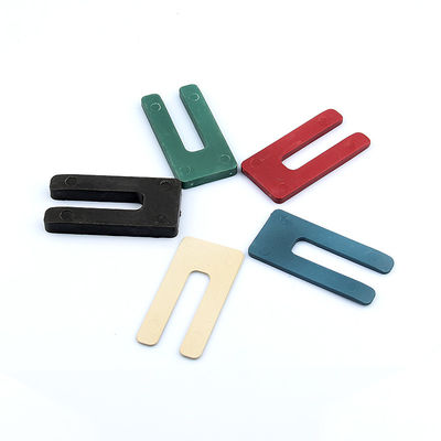 OEM / ODM Plastik Pintu Frame Shims U Tipe Nylon Packers 3.2MM X 75MM